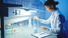 Bilim İnsanlarından Yeni Keşif: Geleceğin Kıyafetleri Atıklardan ve Bakterilerden Üretilecek — İşte Çalışma Prensibi